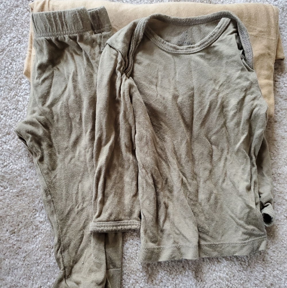 Solly Baby 3-6 sleeper and swaddle set